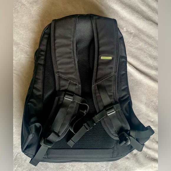 Brenthaven Metrolite Backpack XF - Picture 6 of 7